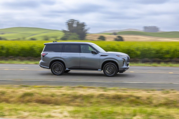 Infiniti QX80 andra generationen: tekniska specifikationer, utrustningsnivåer, bilder Foto 3