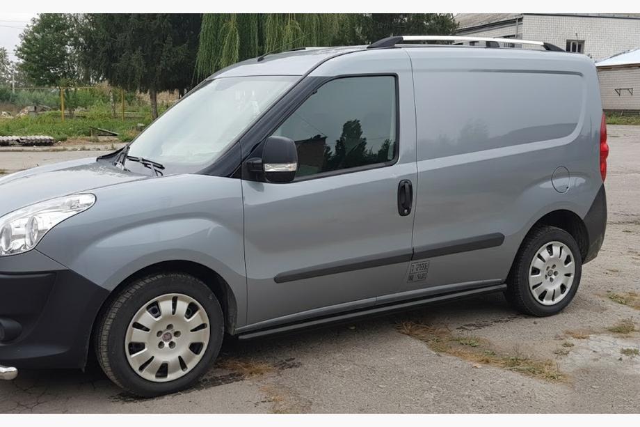Fiat Doblo II 2010–2022 Sidorör Black (2 st, rostfritt stål) 60 mm, standardfäste Foto 3
