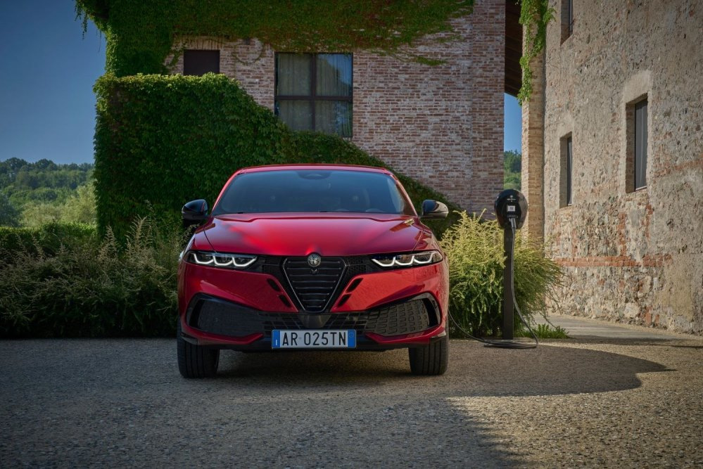 Test av Alfa Romeo Tonale 2025: italiensk stil i en kompakt crossover