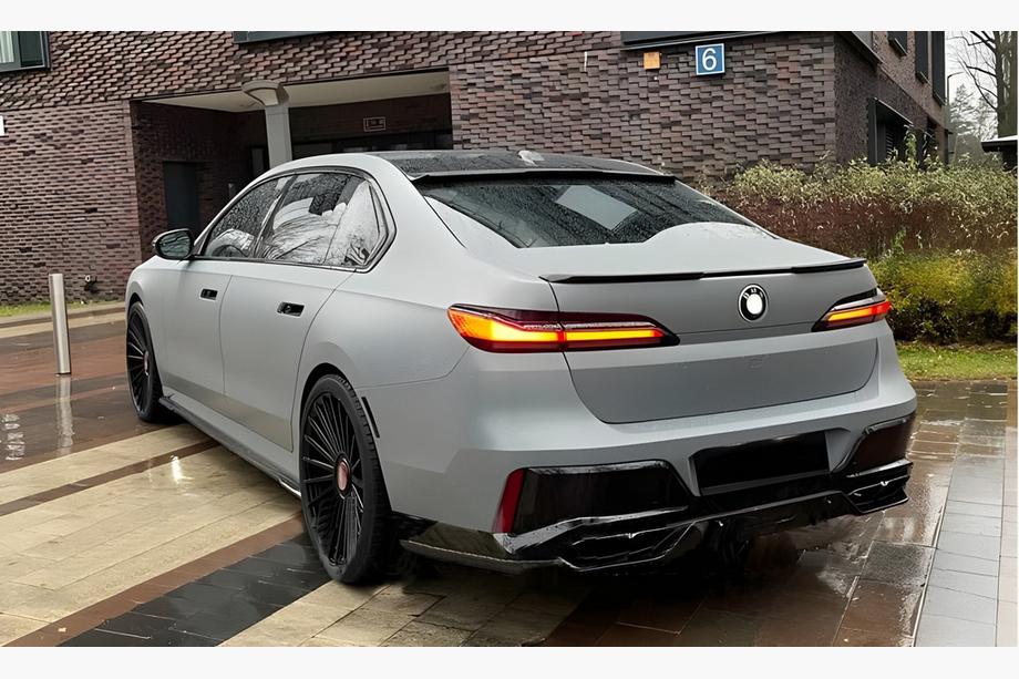 BMW 7-serie G70/G71 2022– Bakre stötfångardiffusor med avgasändrör (för M760, M-Sport och i7 M70) Image