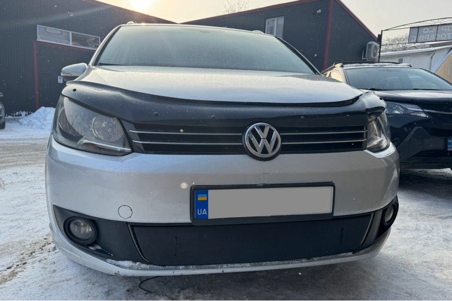 Volkswagen Touran 2010–2015 Vintertäckning för grillen (nedre) Image