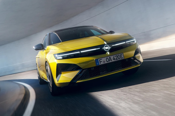 Nya Opel Astra L 2026: test av den kompakta halvkombin