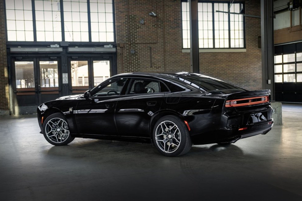 Fyradörrars Dodge Charger VIII: test av en modern muskelbil