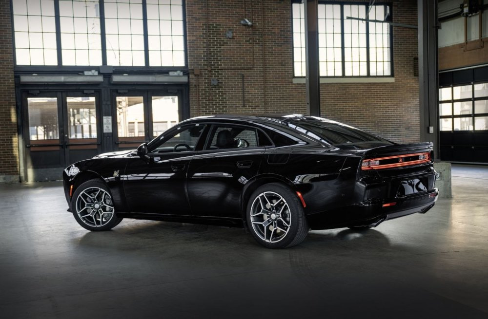Fyradörrars Dodge Charger VIII: test av en modern muskelbil