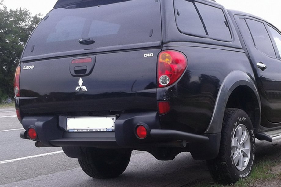 Mitsubishi L200 2006–2015 Bakre hörn AK003 Black (2 st, rostfritt stål) Image