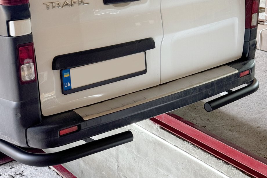 Renault Trafic 2015– Bakre hörnbågar Black (2 st, rostfritt stål) Image