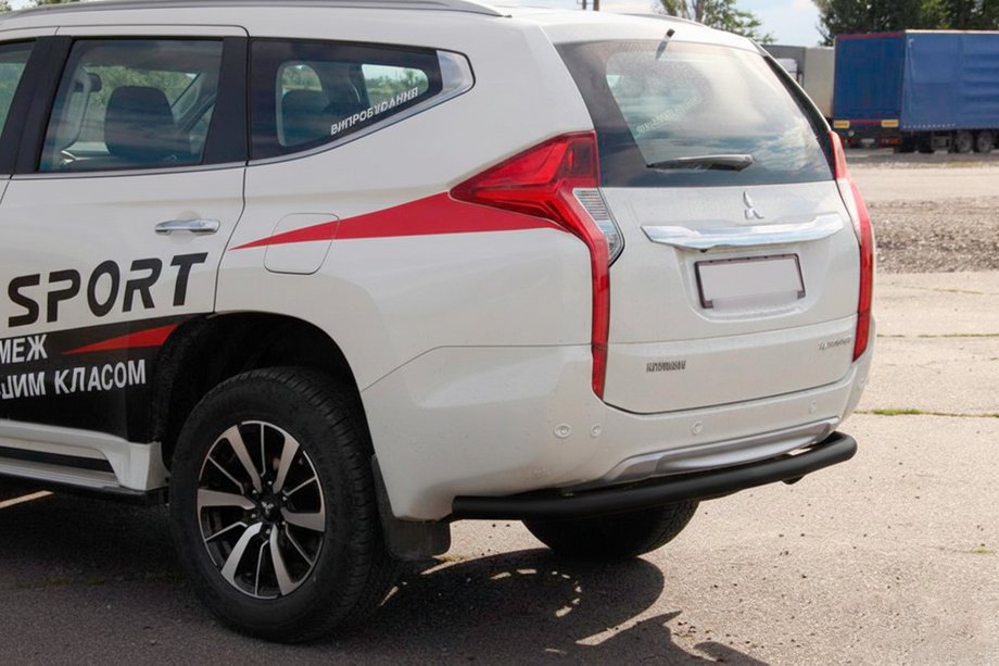 Mitsubishi Pajero Sport 2015– Bakre skyddsbåge AK005 Black (rostfritt stål) Image