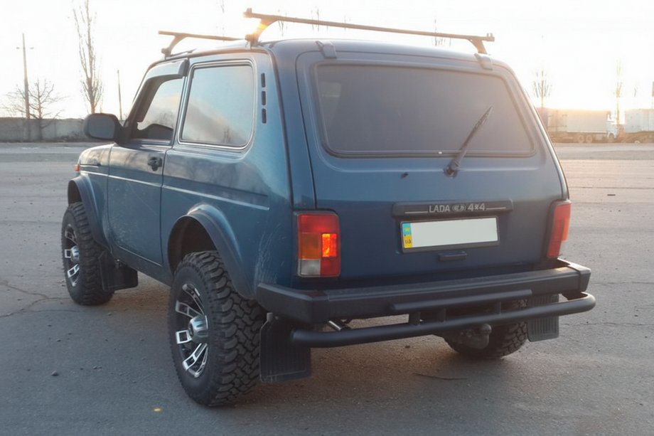 Lada Niva och Urban 1977– Bakre skyddsbåge AK002 dubbel Svart Image