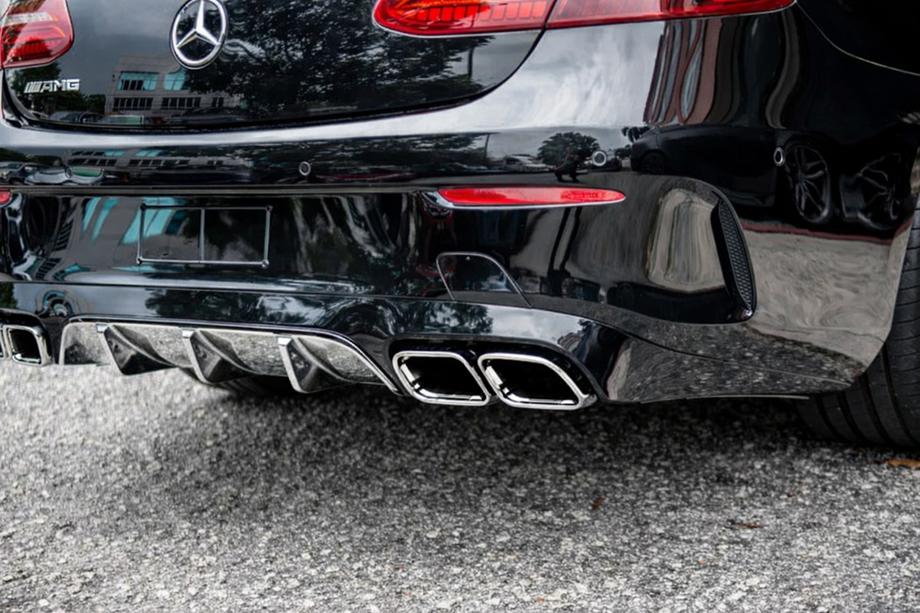 Mercedes E-class coupé C238 2016–2024 Bakre diffuser Black med Chrome ändrör (AMG63-design) Image