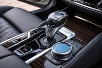 BMW 5-serien G30/G31 2017–2023 Set med kristalinslag för interiören (automatväxelväljare + knappar) foto 2
