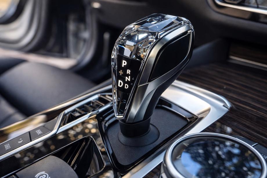 BMW 6-serie G32 2017– Set med kristalinslag för interiören (automatväxelväljare + knappar) Image