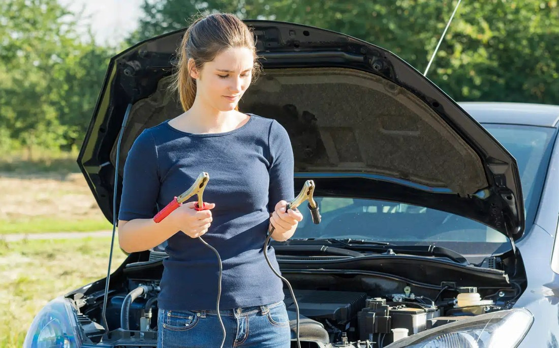 Så startar du bilen med startkablar: säker guide för alla förare