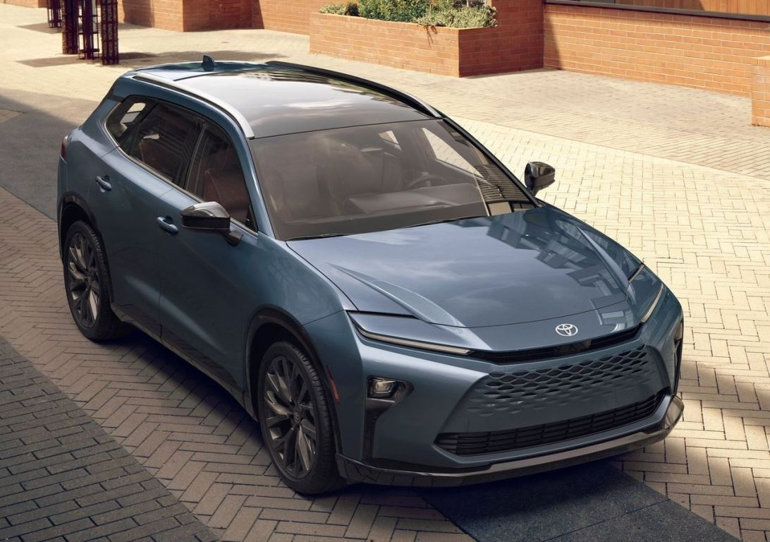 Toyota Crown Signia: Hybridcrossover i premiumklassen