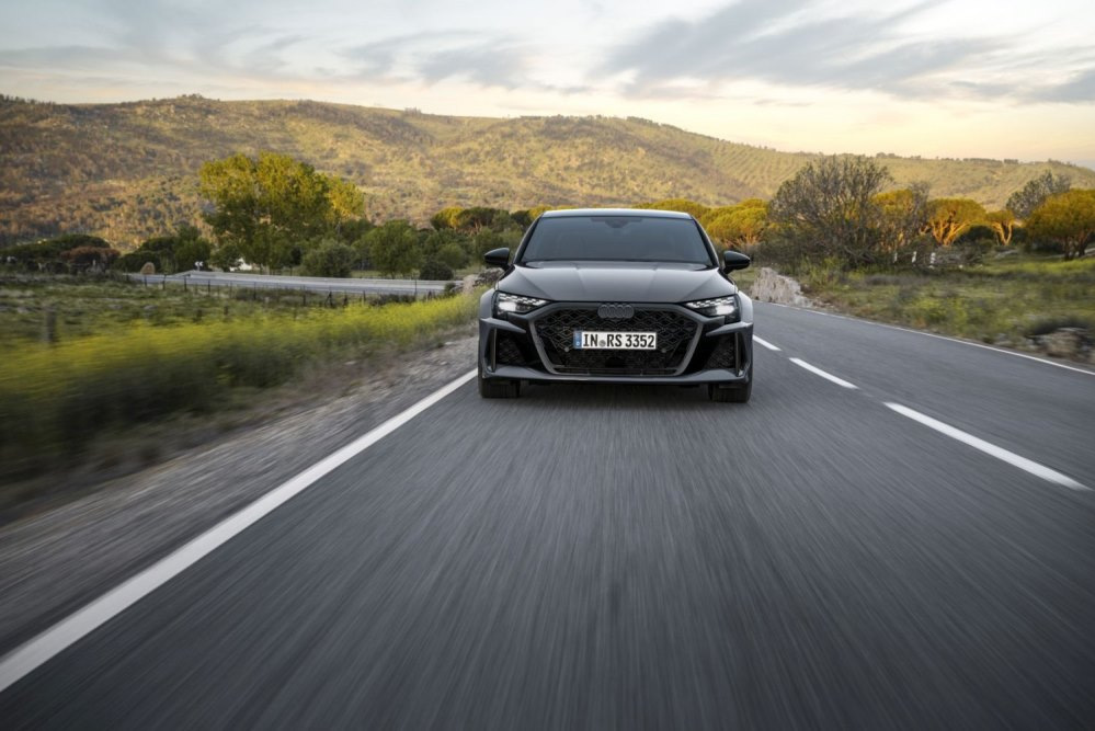 Test av Audi RS3 Sedan: kompakt sportsedan med legendarisk femcylindrig motor