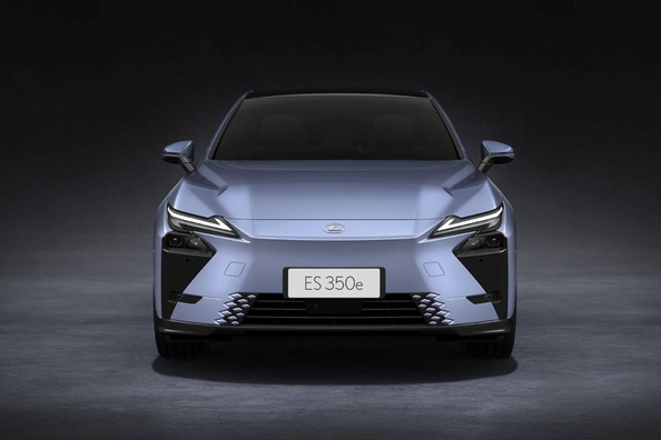 Lexus ES BEV: helelektrisk premiumsedan för 2026