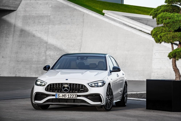 Test av den kompakta sport-sedanen Mercedes-Benz C 43 AMG
