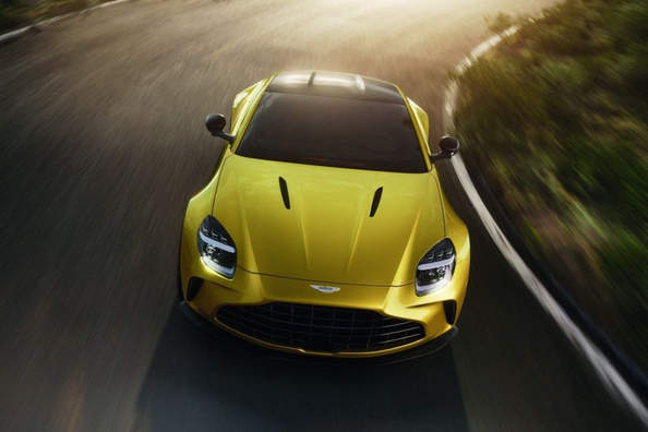 Test av den brittiska sportbilen Aston Martin Vantage 2025