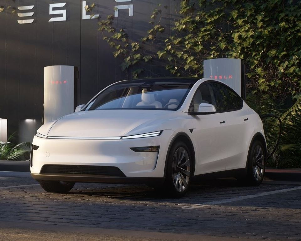 Tesla Model Y (Juniper 2025): test av den uppdaterade elcrossovern