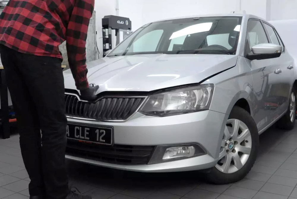 Skoda Fabia: så öppnar du motorhuven – steg för steg