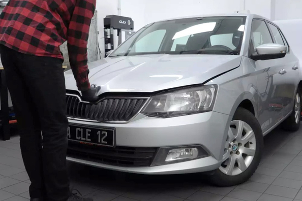 Skoda Fabia: så öppnar du motorhuven – steg för steg