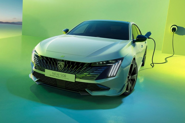 Test av Peugeot 508 PSE: fransk sport-sedan med hybridkraft