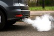 Varför ryker bilen vit rök: orsaker och vad du ska göra foto 1