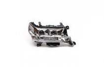 Toyota Land Cruiser 200 2007–2021 Höger strålkastare fram 2016+ (Standard, positionsljus fungerar inte) foto 1