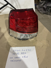 Lexus LX570/450d 2008–2022 Nedsatt pris: Bakre bromsljus (2012-2015) yttre vänster (på skärm) (sprucket) foto 1