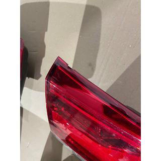 B-v​​ara Bakre vänster innerbaklykta 2016-2021 (OEM-standard) (för baklucka) (sprucken) Toyota Land Cruiser 200 2007–2021 foto 3