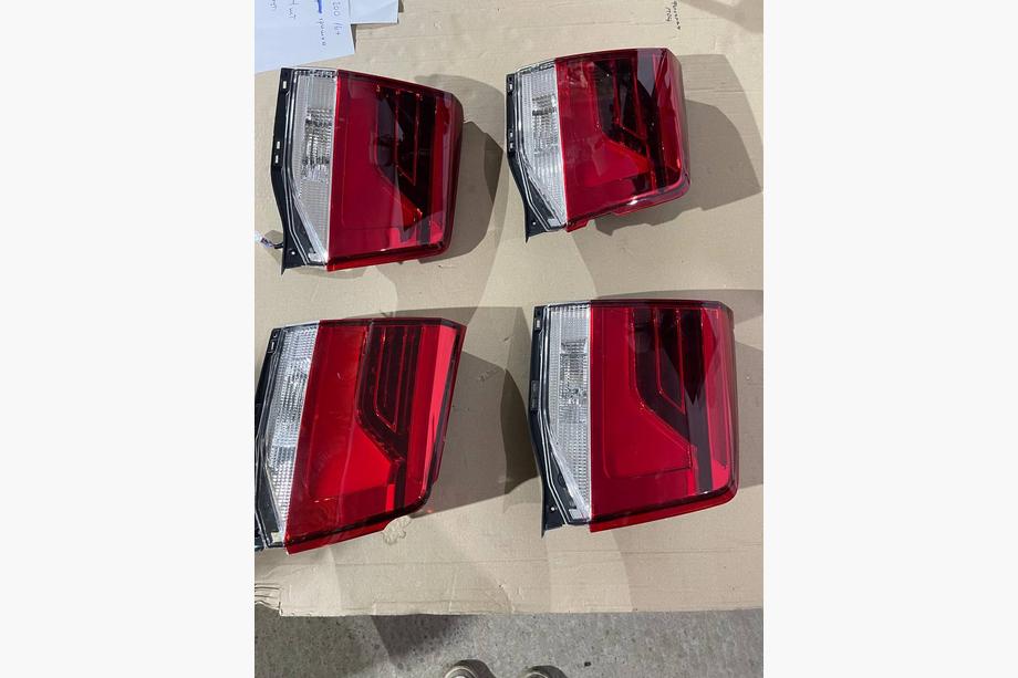 Toyota Land Cruiser 200 2007–2021 B-v​​ara Bakre vänster innerbaklykta 2016-2021 (OEM-standard) (för baklucka) (sprucken) Foto 6