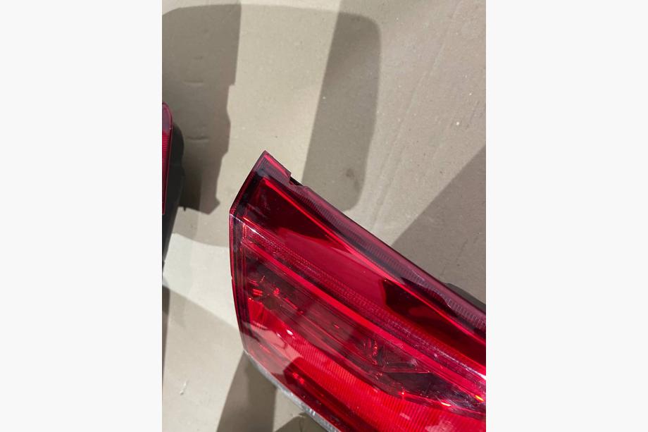 Toyota Land Cruiser 200 2007–2021 B-v​​ara Bakre vänster innerbaklykta 2016-2021 (OEM-standard) (för baklucka) (sprucken) Foto 3