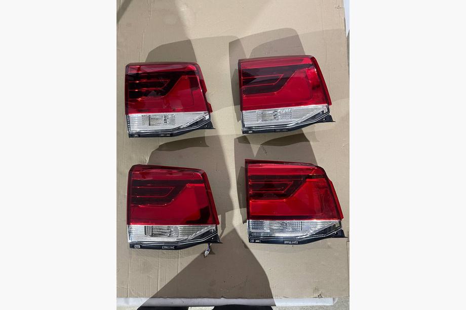 Toyota Land Cruiser 200 2007–2021 B-v​​ara Bakre vänster innerbaklykta 2016-2021 (OEM-standard) (för baklucka) (sprucken) Foto 1