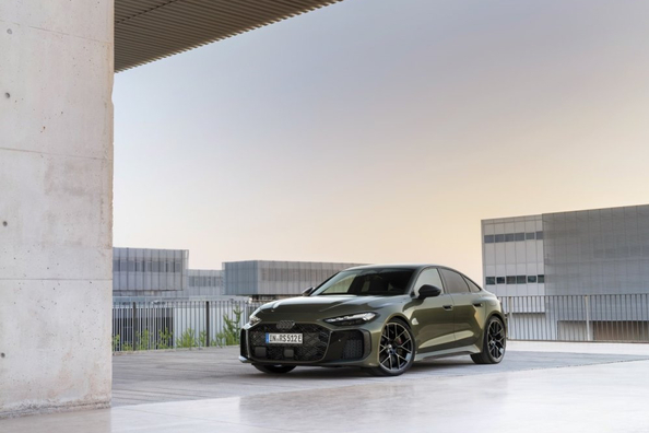 Test av Audi RS5 sedan: kraftfull laddhybrid från Audi Sport
