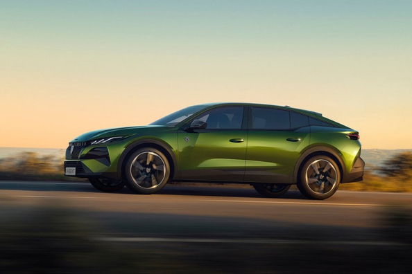 Test av uppdaterade Peugeot 408 (2026): en stilren crossover-liftback med elektrifierad teknik Foto 2