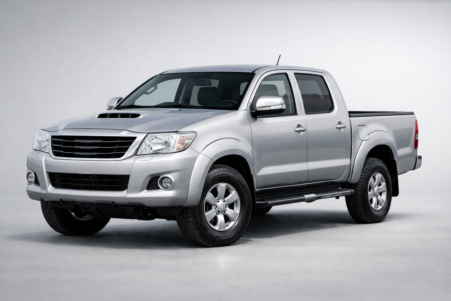 Toyota Hilux 2006-2015: arbetspickup eller ett föråldrat koncept?