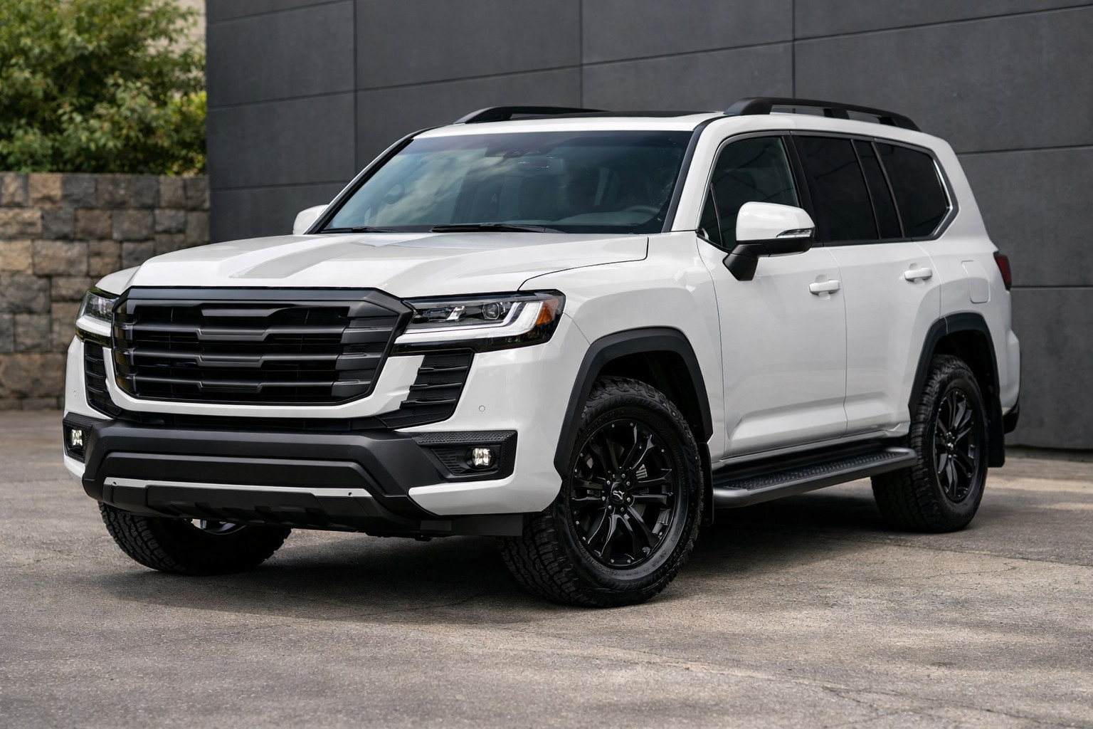 Vad ska först på Toyota Land Cruiser 300: instegsskydd, grill eller små detaljer