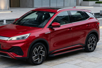BYD Atto 3 2021– Sidosteg Maya Red (2 st, aluminium) foto 1