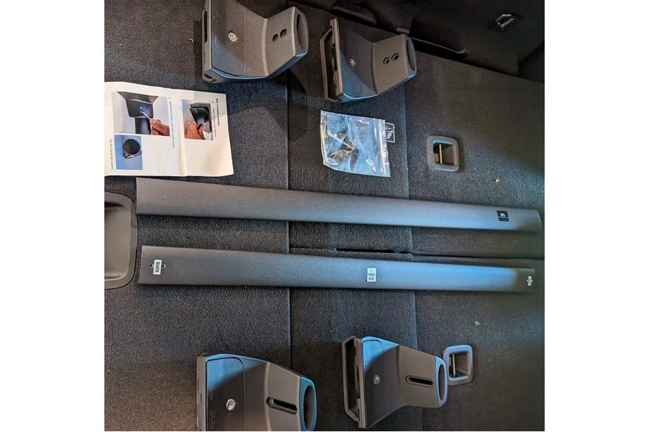 Jeep Grand Cherokee WL 2021– Takräcke (lastbågar) för integrerade takrails OEM (2 st) Svart Foto 8