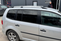 Volkswagen Touran 2010–2015 Kromade takrails Monteringsfötter i metall foto 2