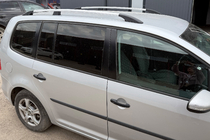 Volkswagen Touran 2010–2015 Kromade takrails Monteringsfötter i metall foto 9