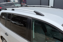 Volkswagen Touran 2010–2015 Kromade takrails Monteringsfötter i metall foto 10