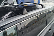 Toyota Highlander 2013–2019 Takräcke (lastbågar) för integrerade takrails OEM (2 st) foto 1