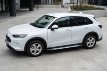 Honda ZR-V 2022– Sidosteg Allmond Grey (2 st, aluminium) foto 1