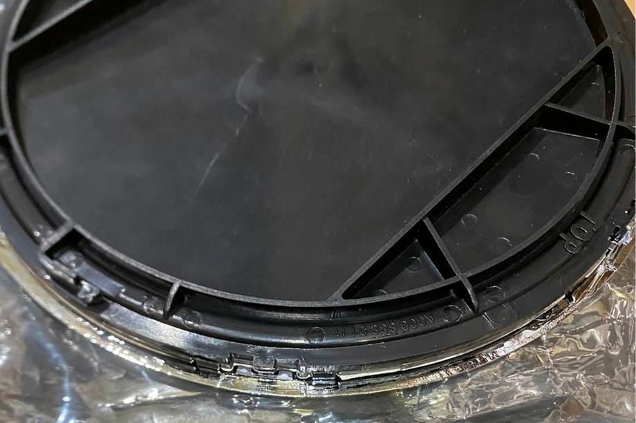 Mercedes GL/GLS-klass X166 2012–2019 2:a sortering: Främre emblem under glas, kromad ram a0008880111 (för GLS) Foto 5