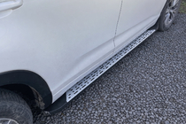 Toyota Highlander 2013–2019 Sidosteg Originaldesign (för EU och USA, 2 st, aluminium) foto 1