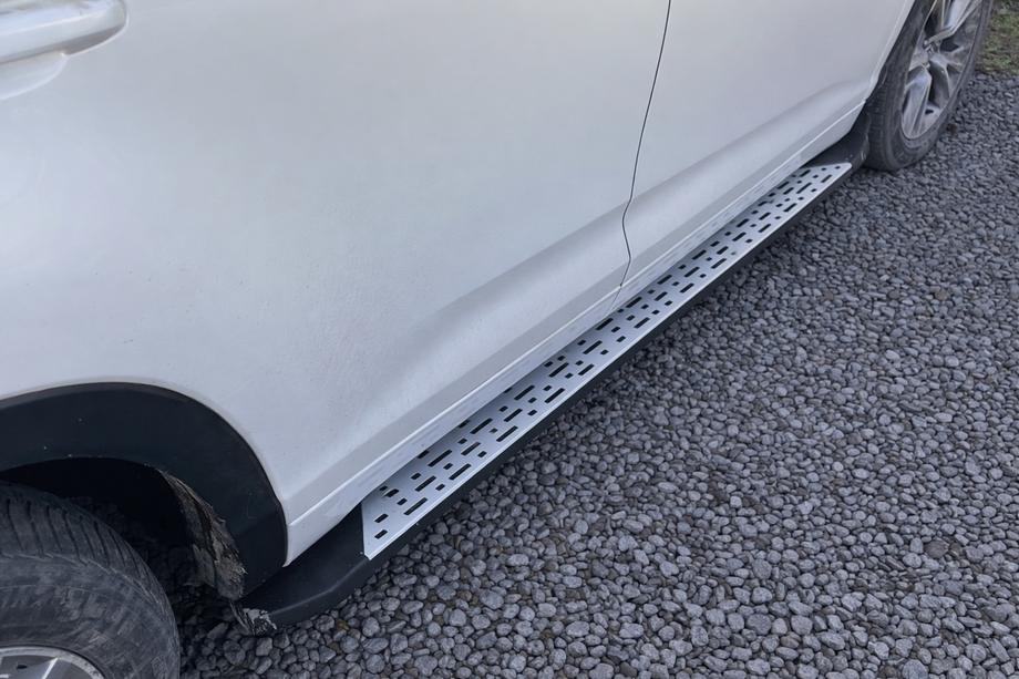 Toyota Highlander 2013–2019 Sidosteg Originaldesign (för EU och USA, 2 st, aluminium) Image