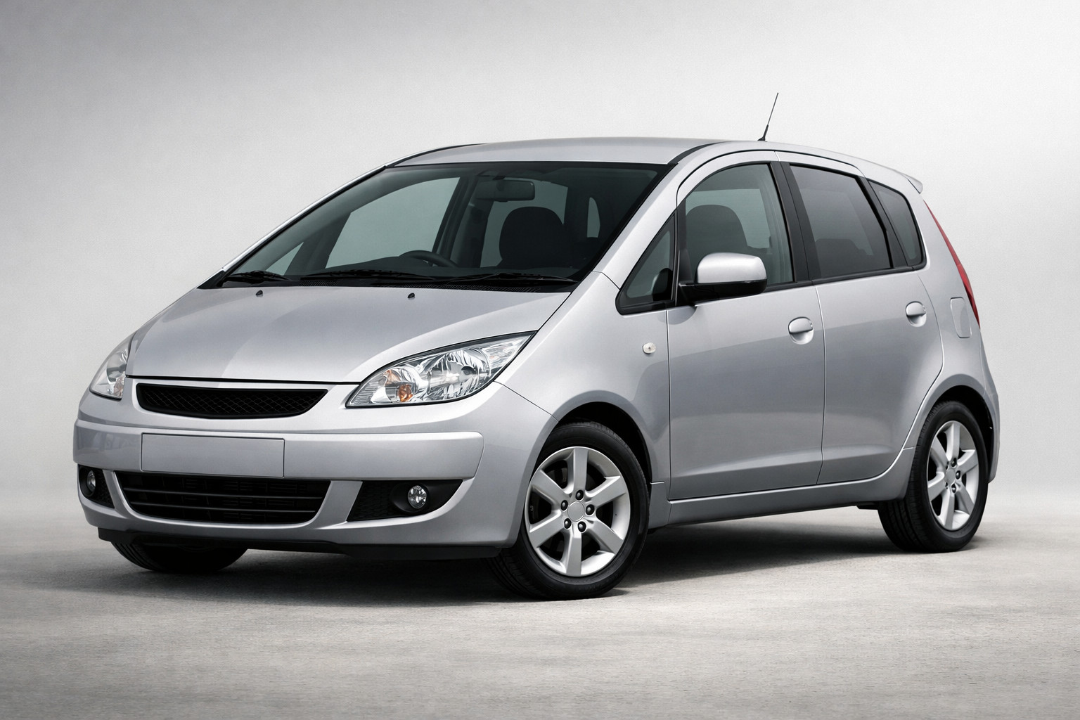 Test av Mitsubishi Colt 2004-2012: kompakt stadsbil med enkel karaktär