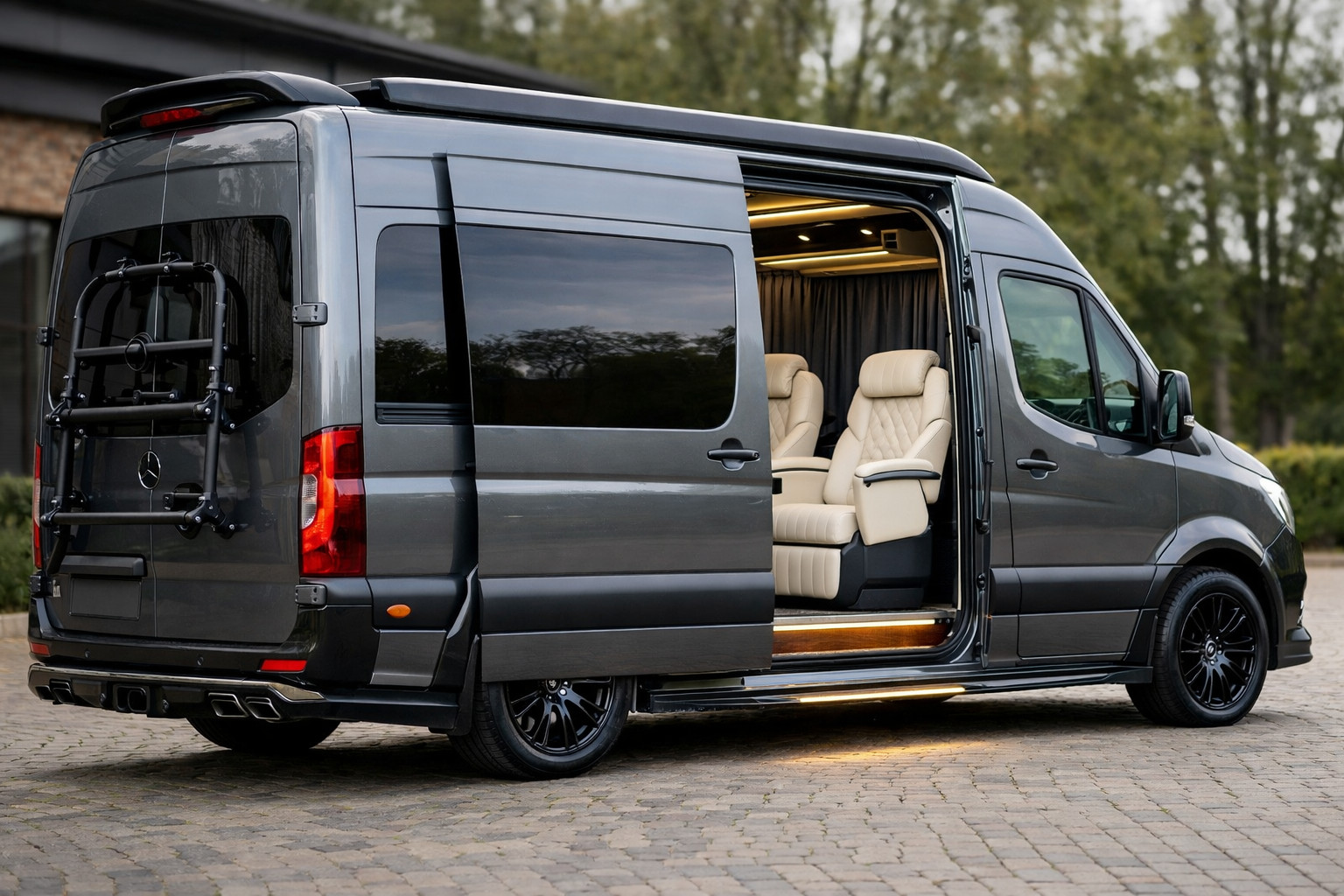 Så bygger du en Mercedes Sprinter W907/W910 för VIP-passagerare utan billig glans