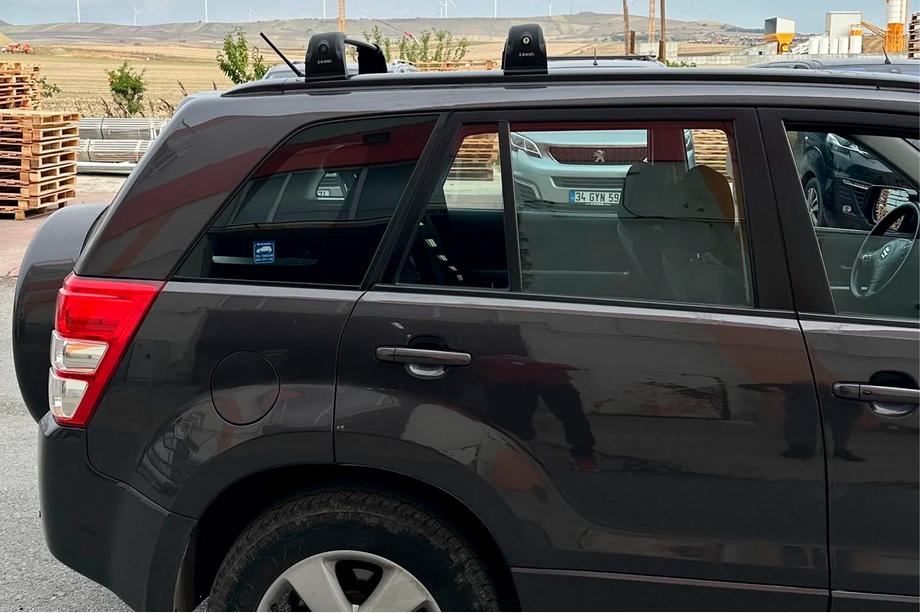 Suzuki Grand Vitara 2005–2017 Takräcke (tvärbalkar) för originalfästpunkter Ecem V3 (2 st) Image