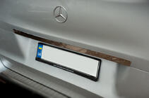 Mercedes Vito/V-klass W447 2014– Bred list ovanför registreringsskylten (rostfritt stål) foto 2